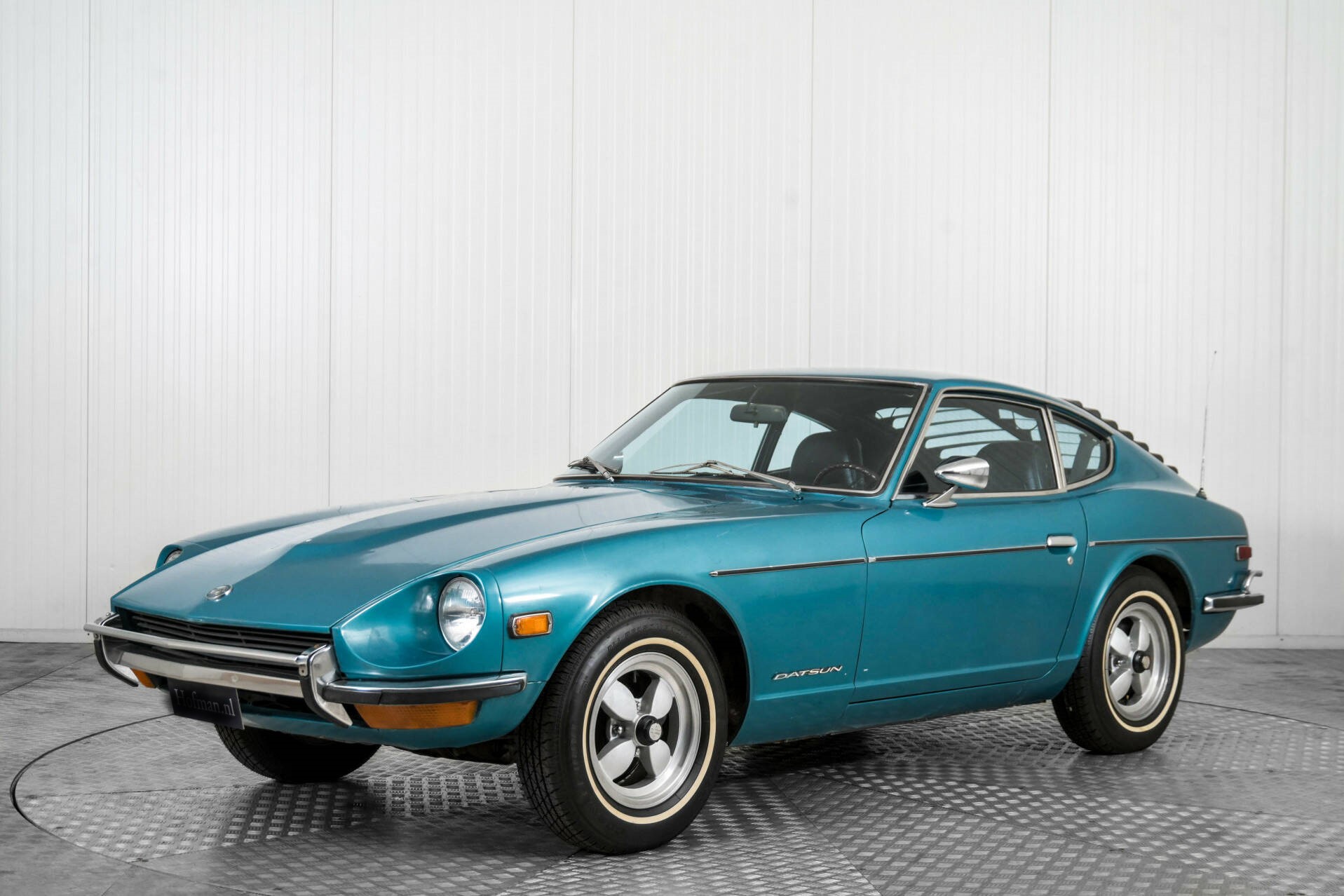 ひな 1971 Datsun 240 Z or 2024 Nissan Z