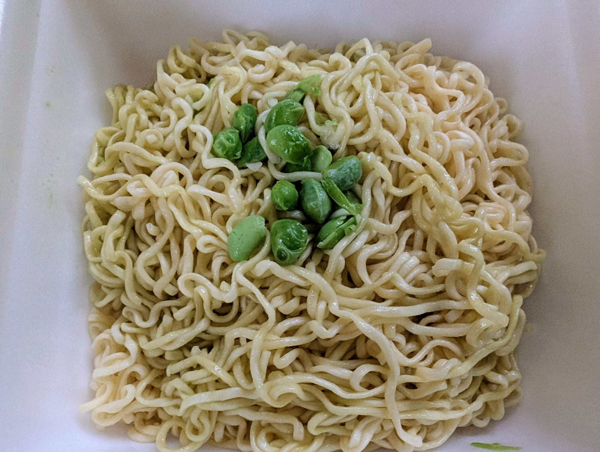 変わったカップ焼そばがあったので買ってみた😲 えだ豆味の焼そば