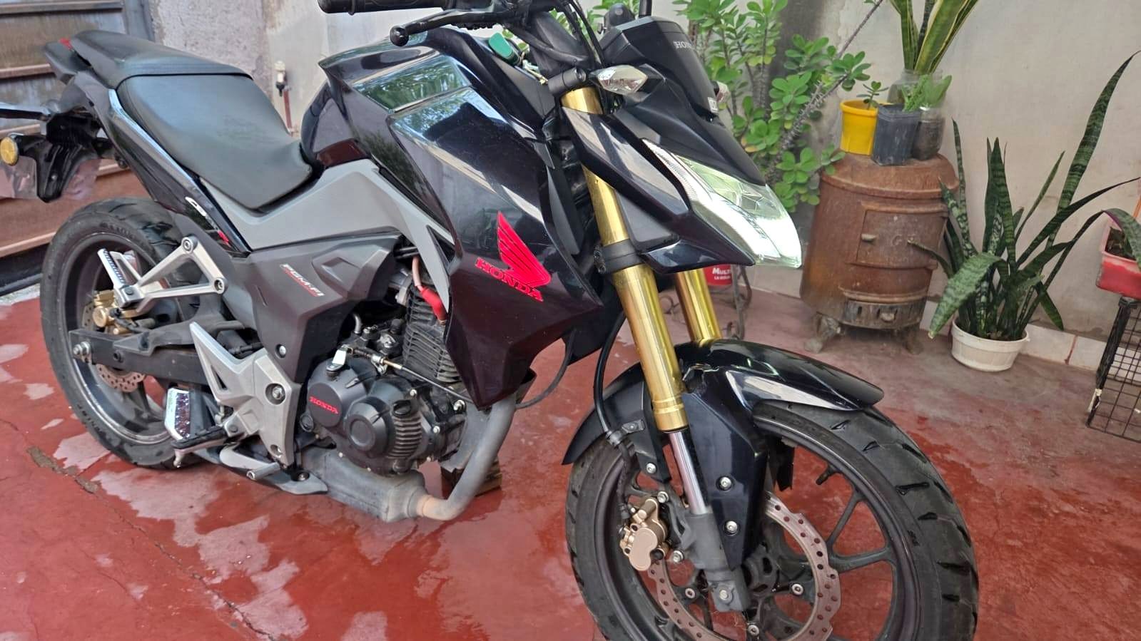 Vendo cb190 2017 con transmision y monoshock nuevos,se va transferida ...