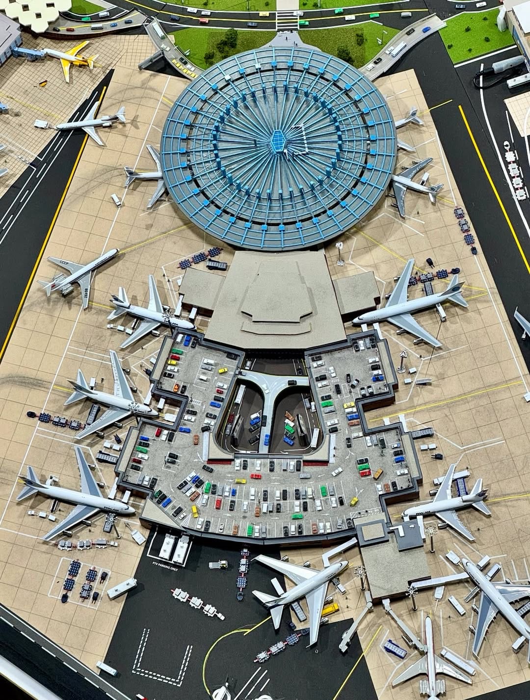 Pan Am Worldport 1970 expansion and 747 introduction