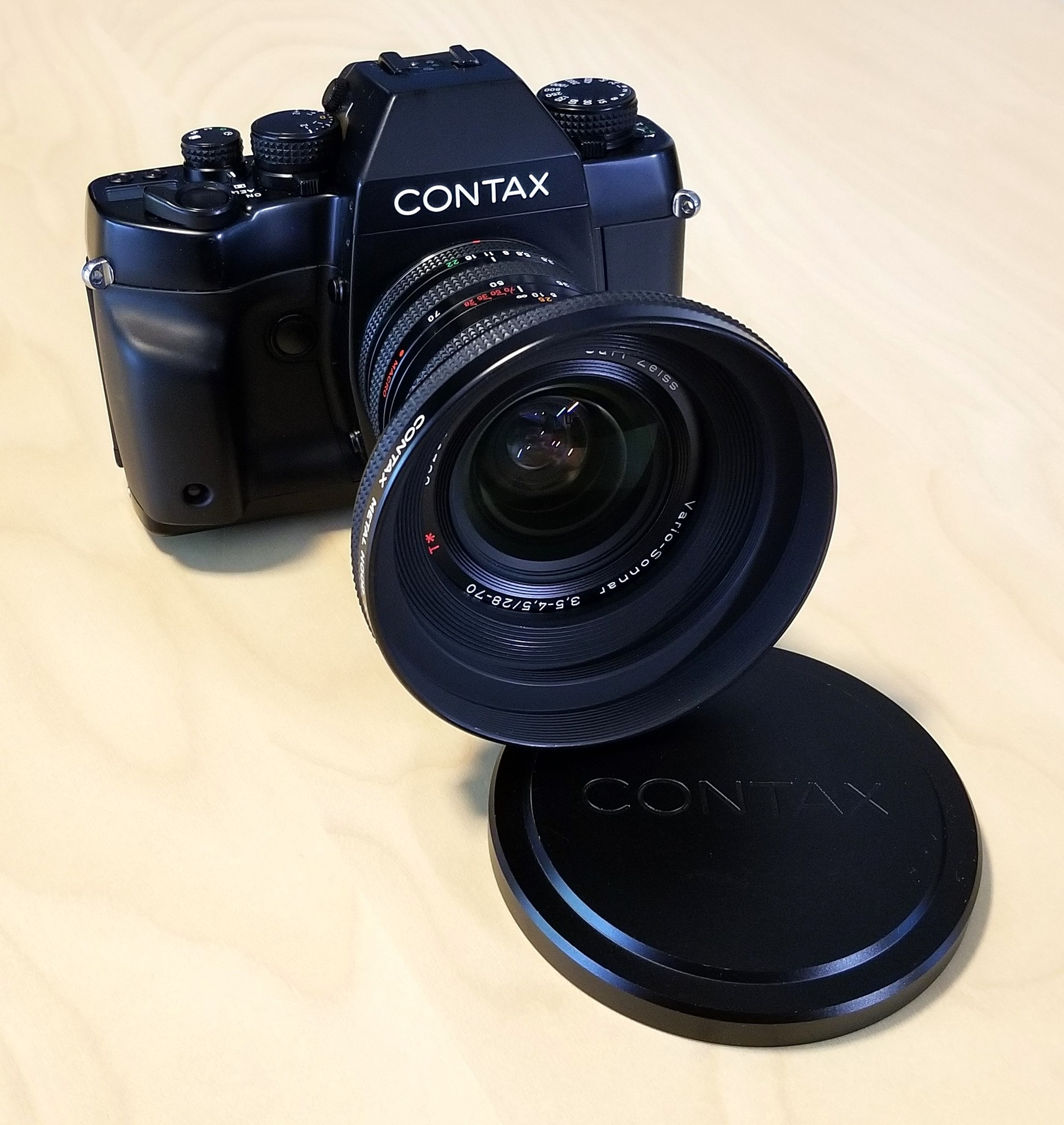 Contax RX + Zeiss Vario Sonnar 28-85mm f3.3-4(Strobe)
