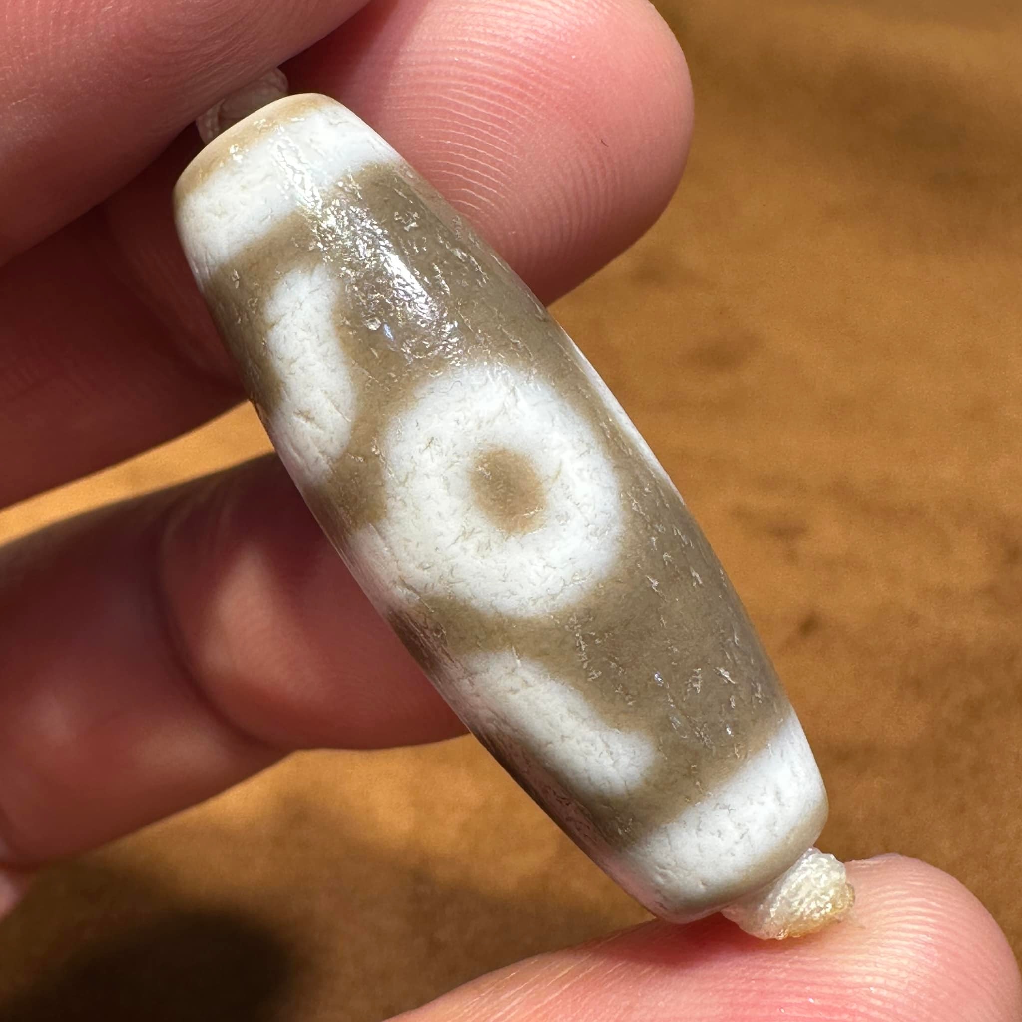 天缘白豪天珠，九眼天珠尺寸：46.2x13.4mm 一手货源批发#天珠批发#台湾