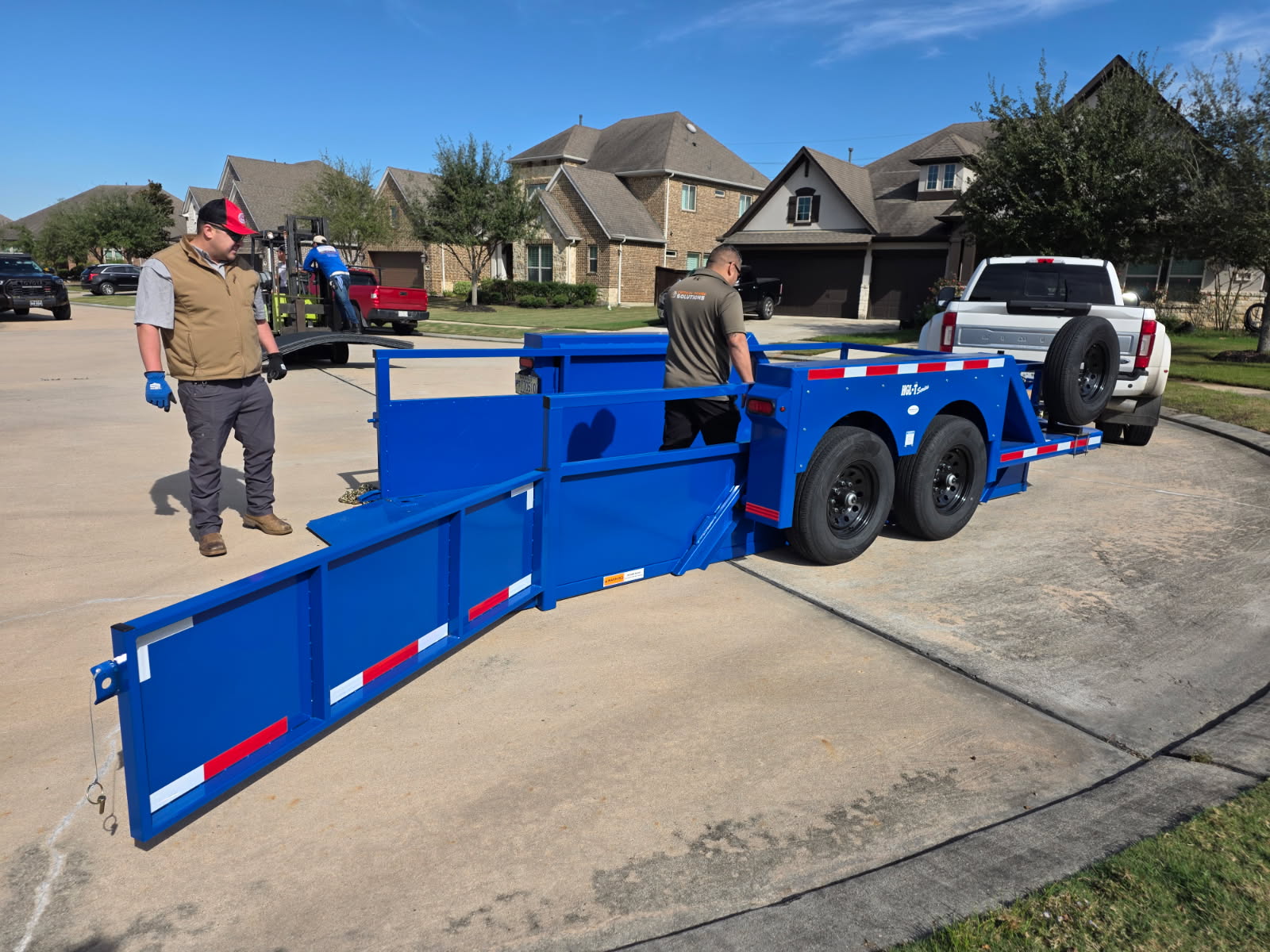 Keep your crew safe and your jobsite... - Drop Deck Direct | Facebook