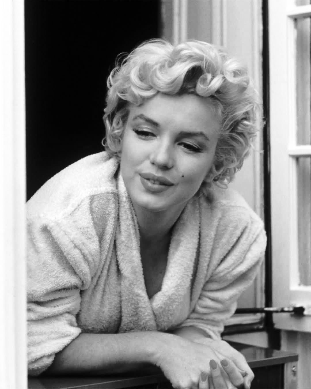 Marilyn Monroe's candid moment in 1954
