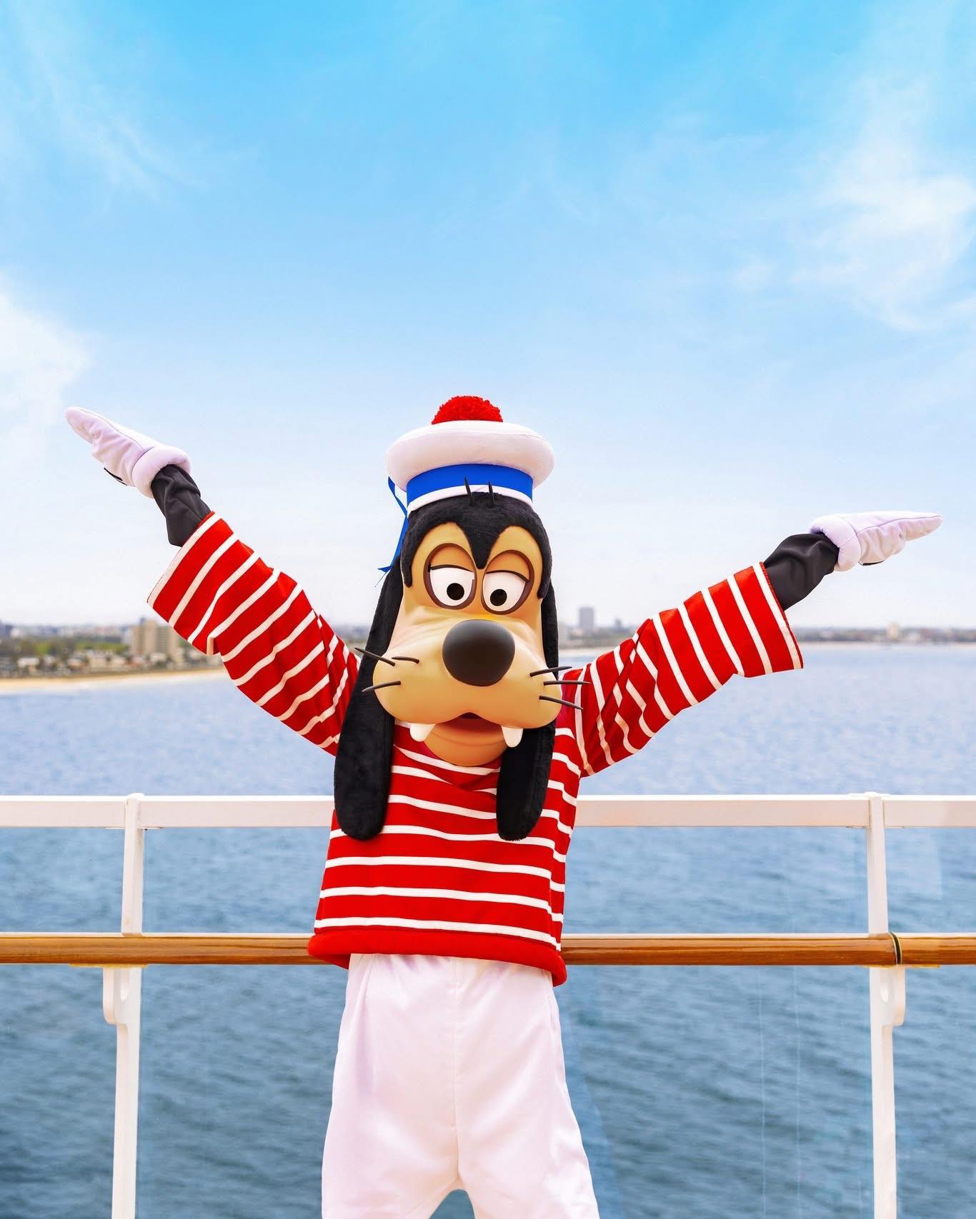 Disney Cruise Line Goofy Collection Board