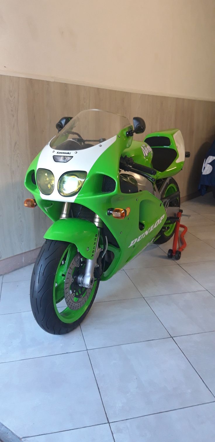 1997 Kawasaki ZX-7R Motorcycle Build: The BEAST