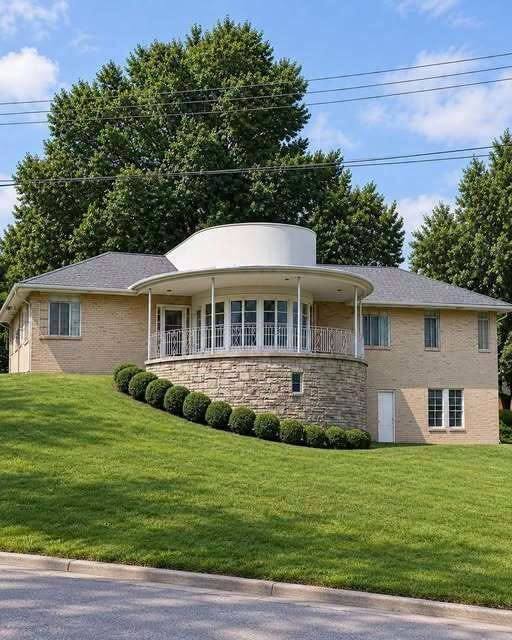 Inside the Unusual House That Looks Like a Work of Art