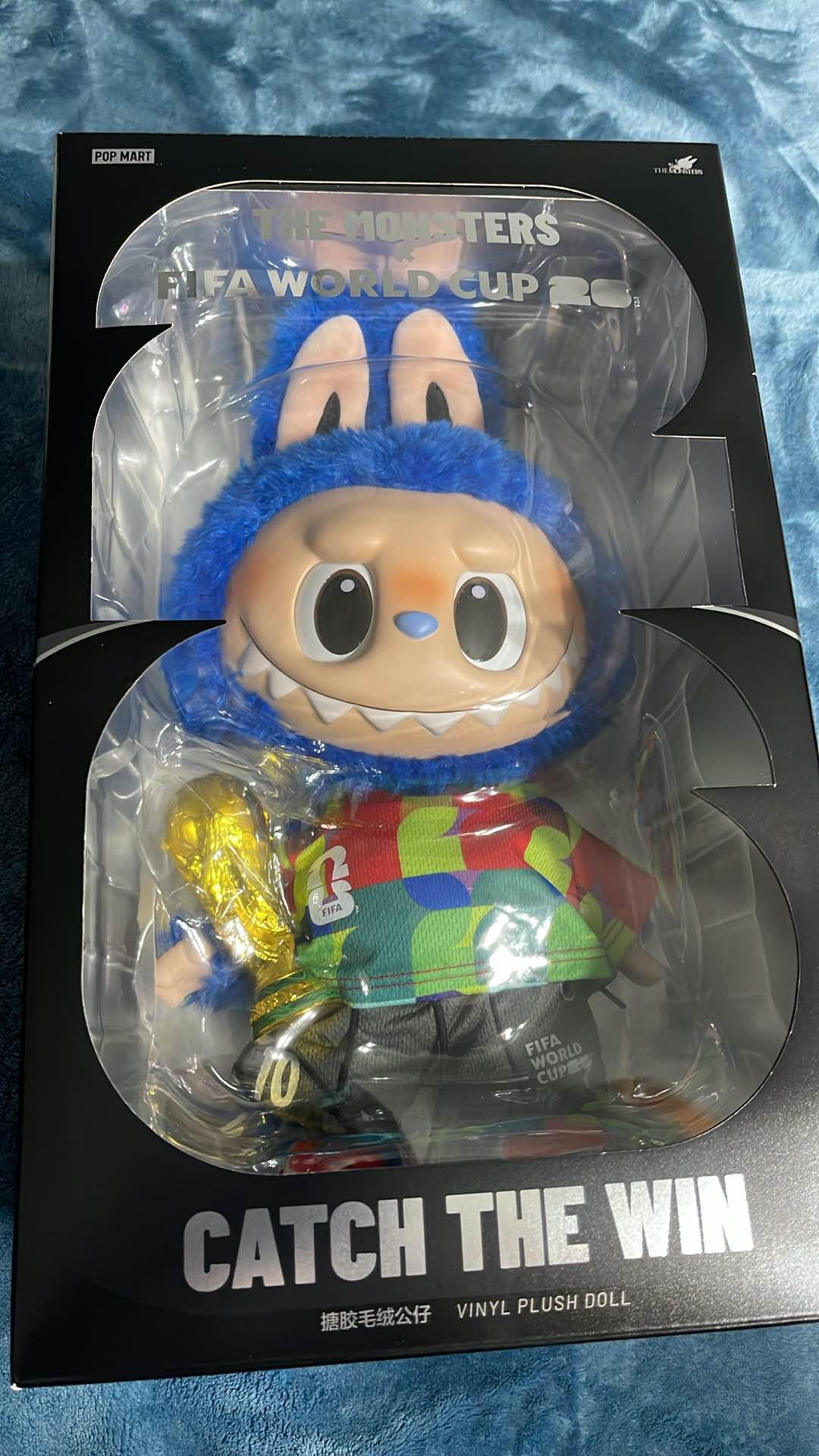 THE MONSTERS × FIFA SERIES – CATCH THE WIN VINYL PLUSH DOLL Game