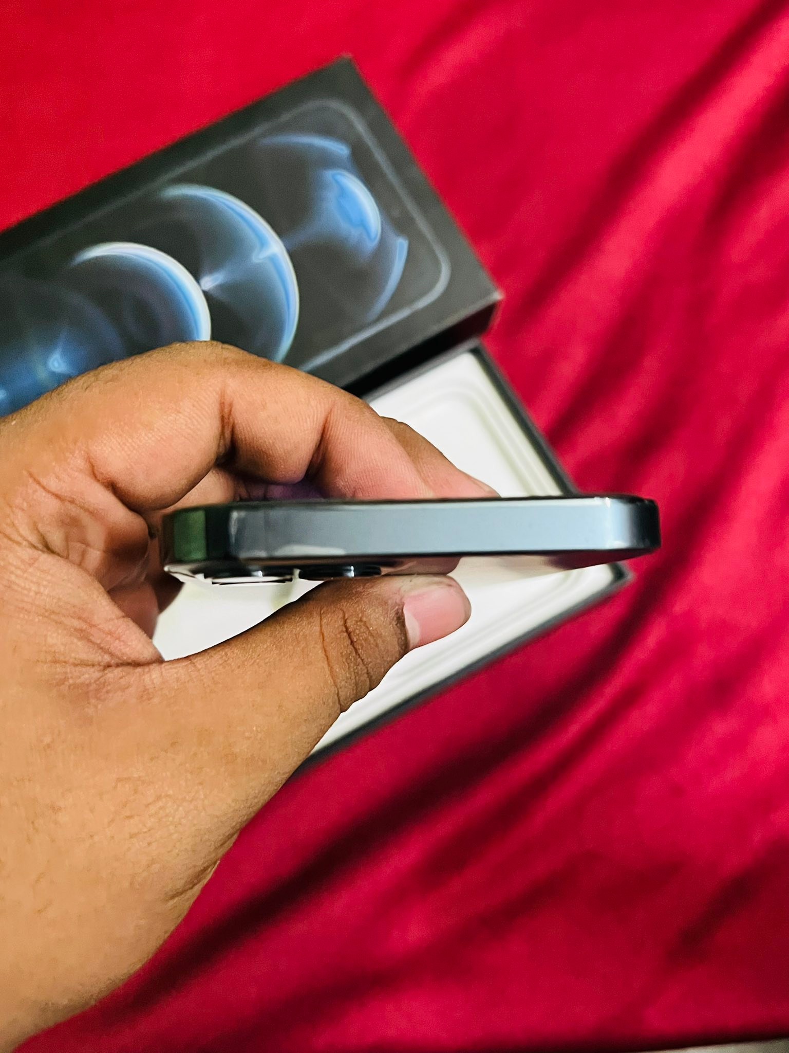 iPhone 12 Pro • 128GB • With box • Battery health: 77 