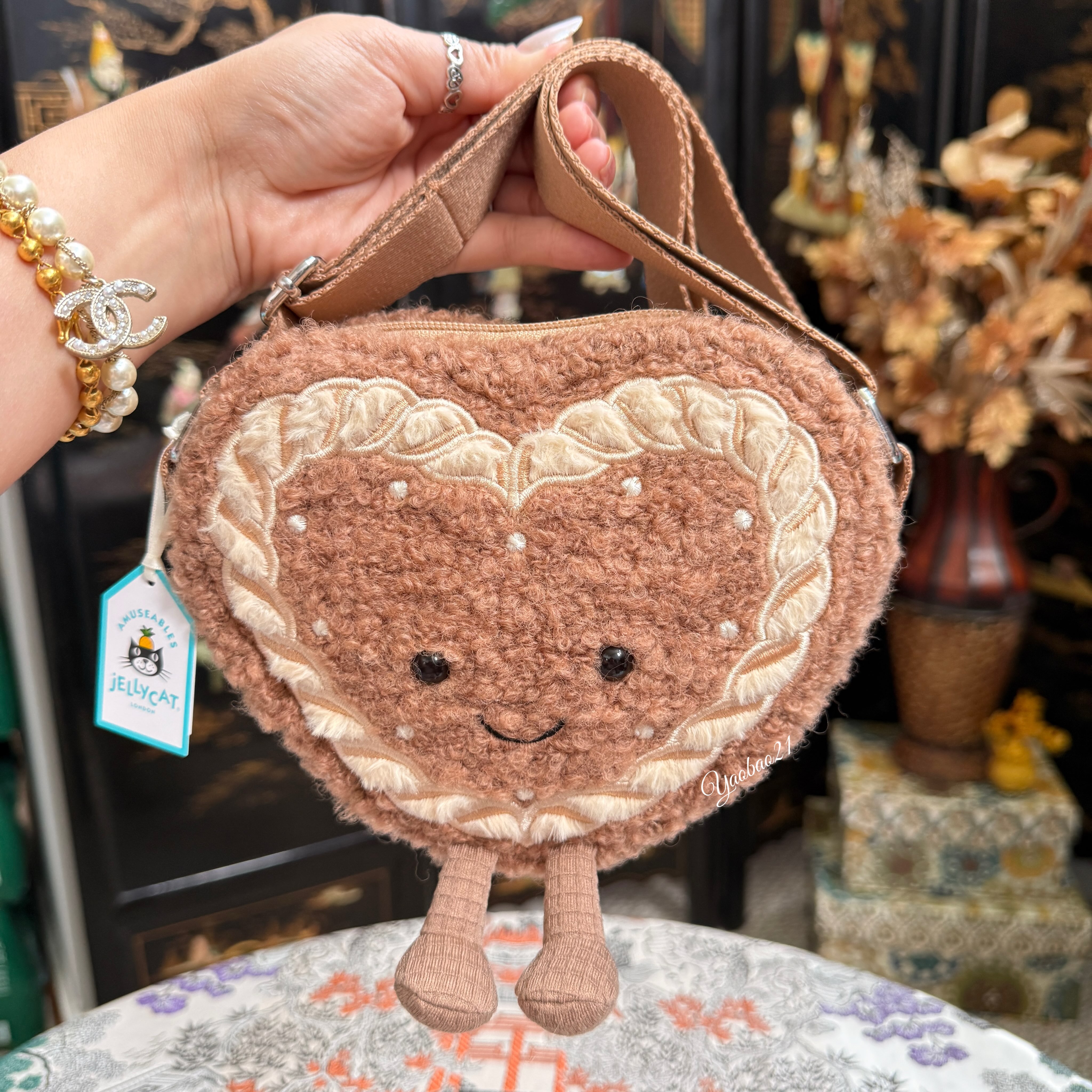 Jellycat Schonhertz gingerbread bag fits iPhone Pro Max