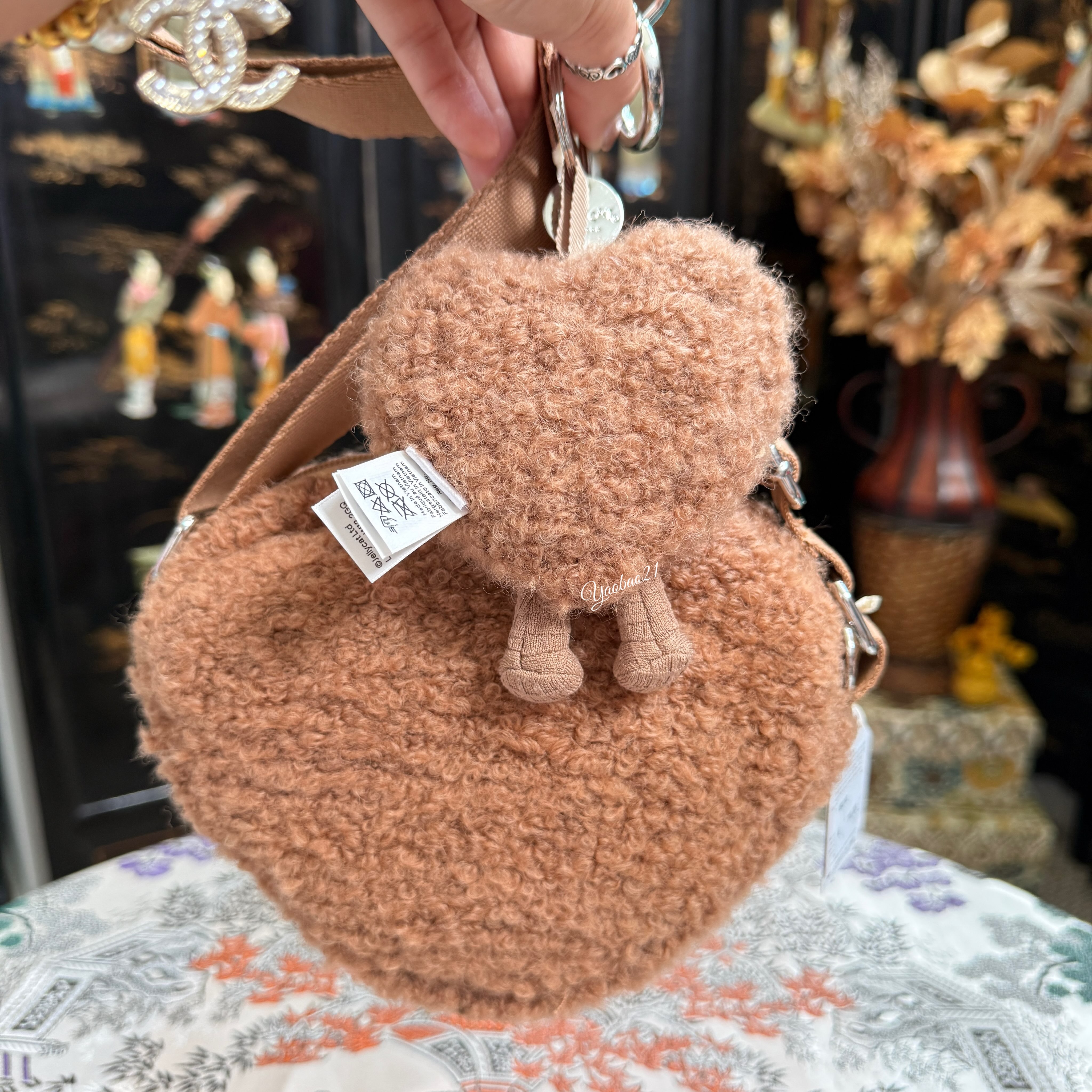 Jellycat Schonhertz gingerbread bag fits iPhone Pro Max