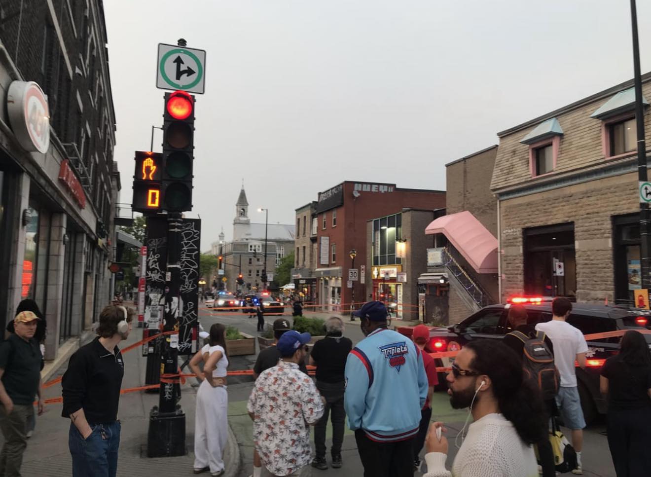 Montreal Now - Incident at Mont Royal metro tonight | Facebook