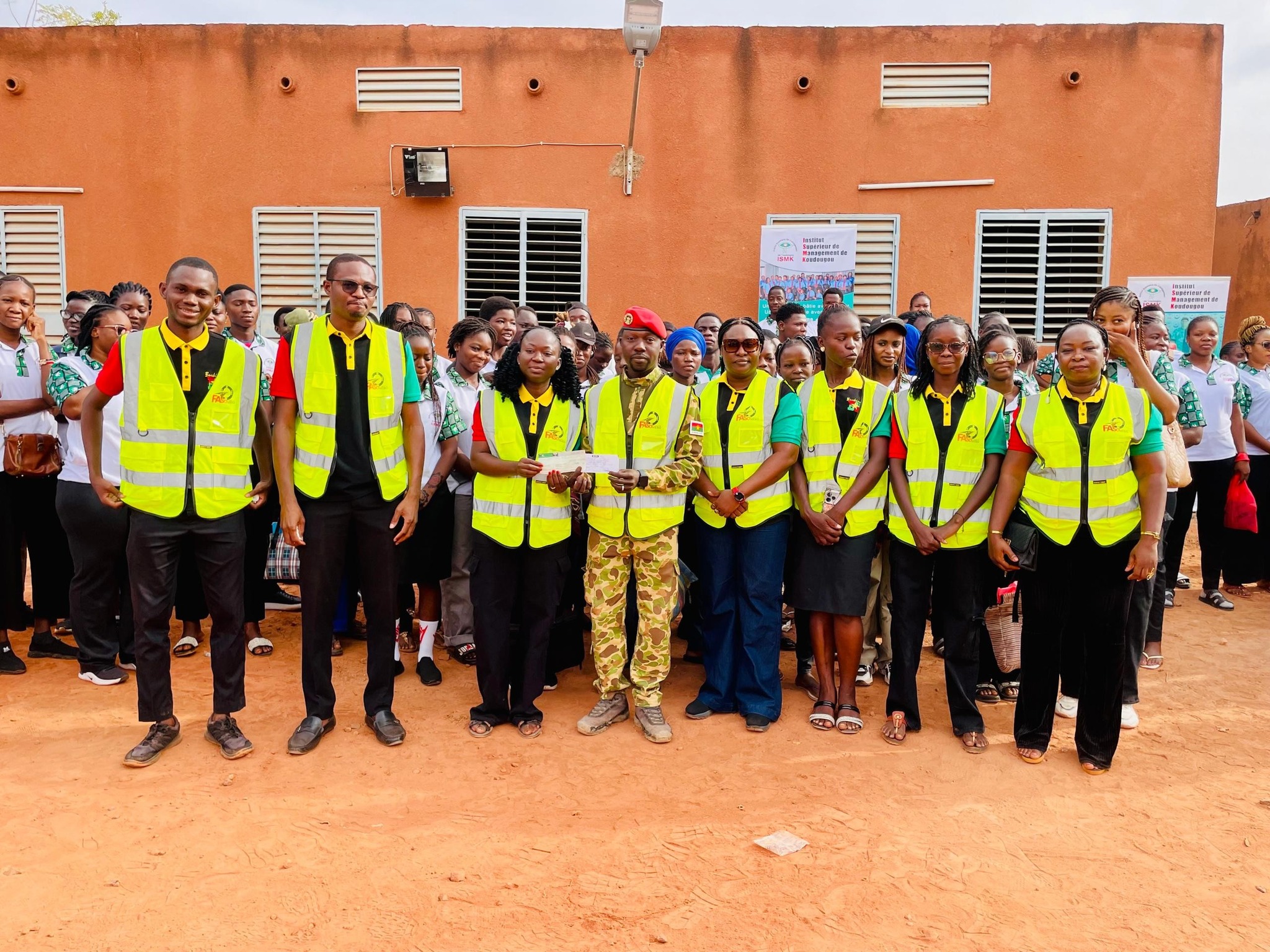 𝗜𝗦𝗠𝗞 𝗮𝘂𝘅 𝗰ô𝘁é𝘀 𝗱𝗲 𝗹'𝗶𝗻𝗶𝘁𝗶𝗮𝘁𝗶𝘃𝗲 𝗽𝗿é𝘀𝗶𝗱𝗲𝗻𝘁𝗶𝗲𝗹𝗹𝗲 « 𝗙𝗮𝘀𝗼 𝗠ê𝗯𝗼» Une ...