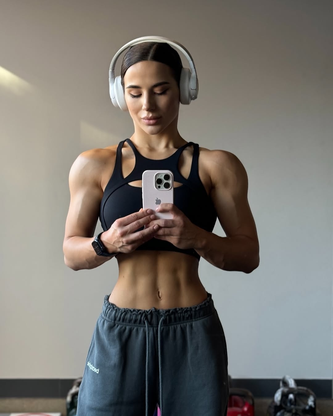 140 REPS ABS CHALLENGE 🏻 Beginner? Skip the weight. 🔥 Beast mode? Grab