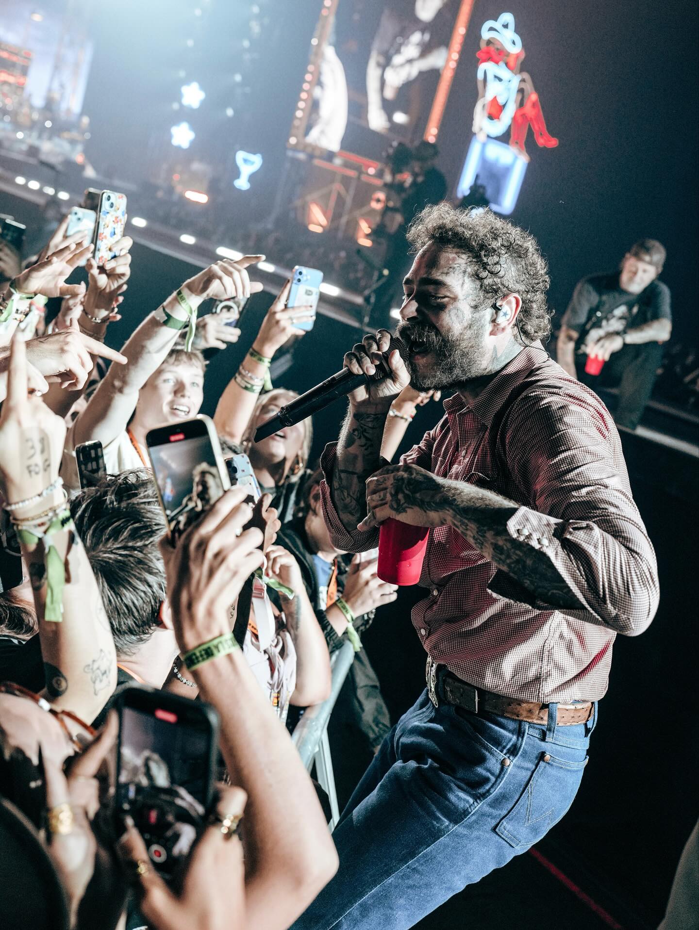 Extra Posty - Extra Posty added a new photo — at Paris La...