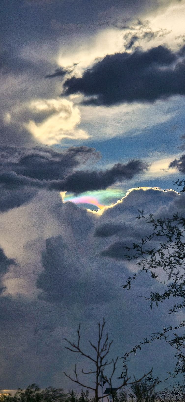 Yes, I did see that crazy rainbow. From my angle it was like a