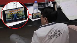 謝龍介在立法院** # **一邊公開看中國武統台灣影片一邊打手槍 ...