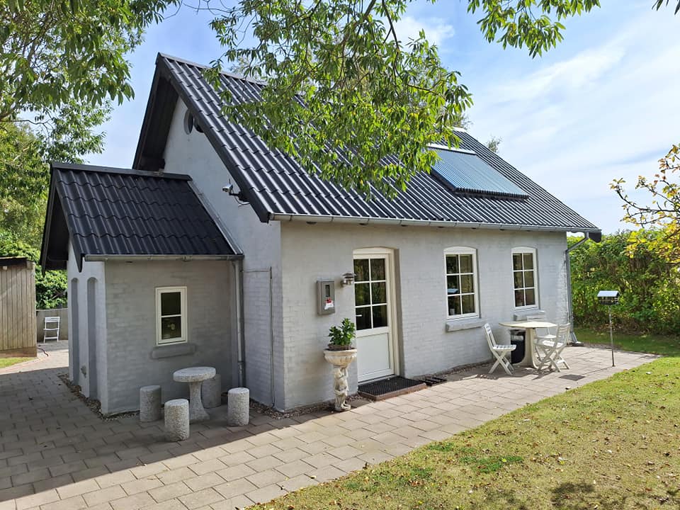 Hyggeligt lille hus til salg 2 km fra Ørbæk - Property For Sale ...