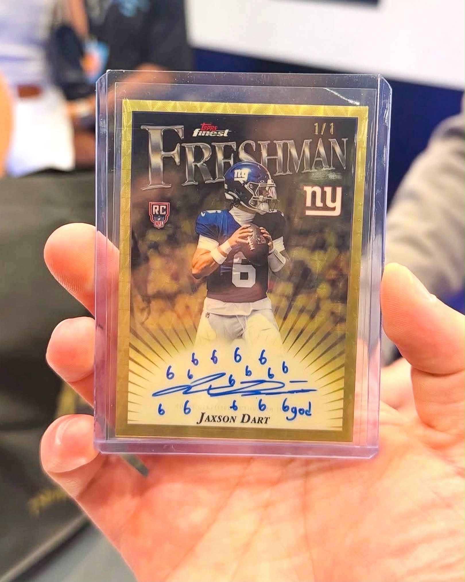 Jaxson Dart's rare 1-of-1 Topps Finest Freshman autograph surfaced