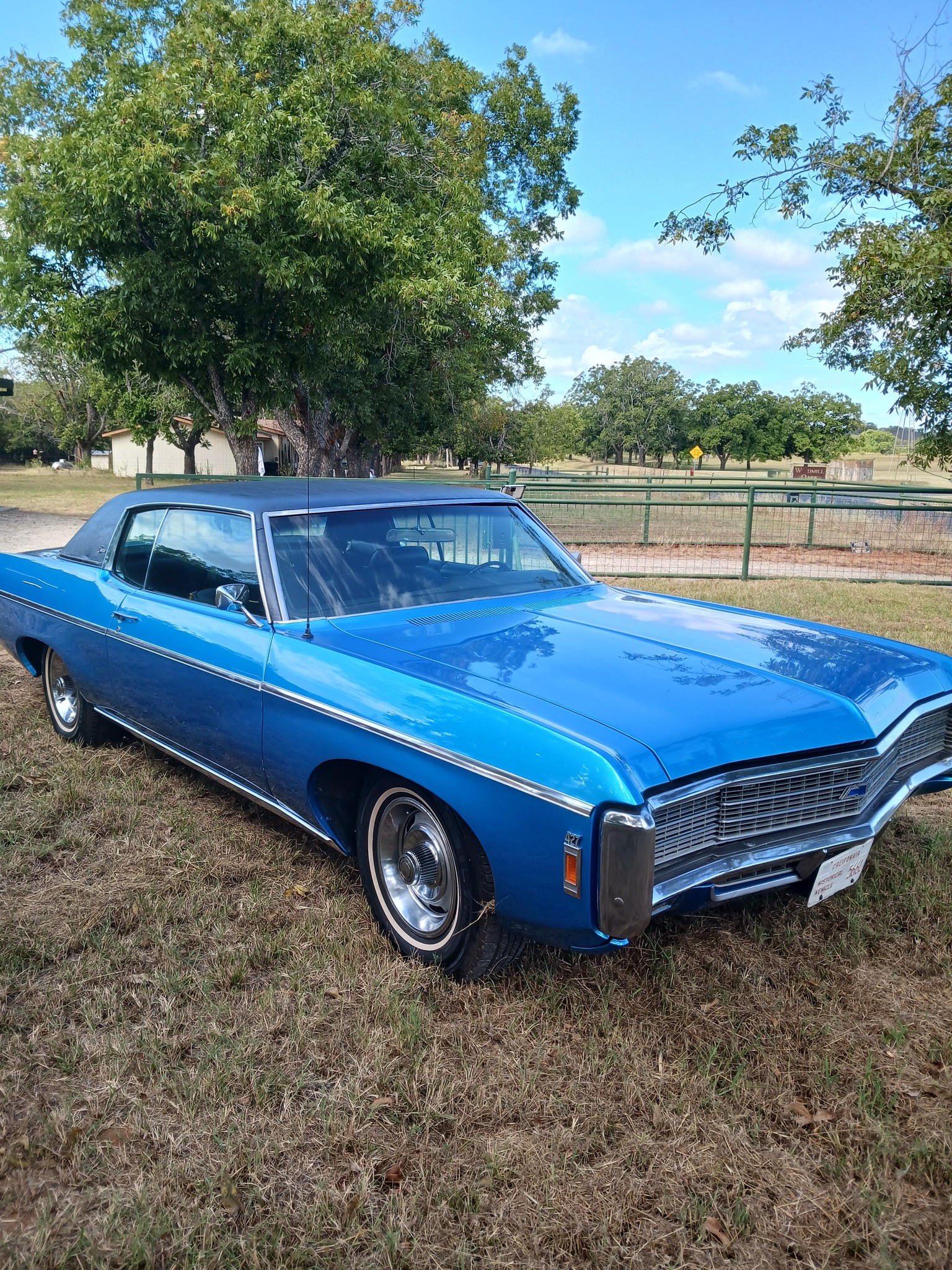 Lovely Lemonwood Yellow: 1966 Chevy Caprice 427!
