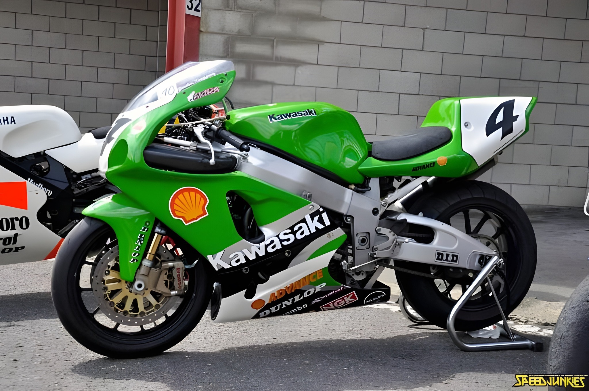 Tony - Kawasaki Ninja ZX-7R 💚 | The beast from the 90s still roars ...