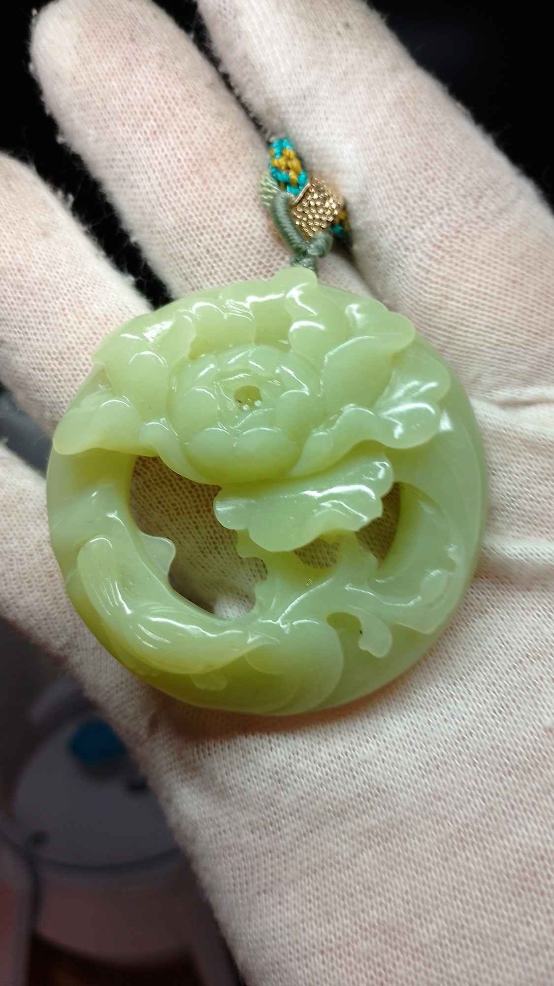 Premium grade hetian yellow jade necklace pendant in the shape of