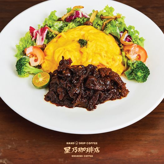 Opus Mall - Omu Rice + Beef Tapa + Salad = Comfort food...