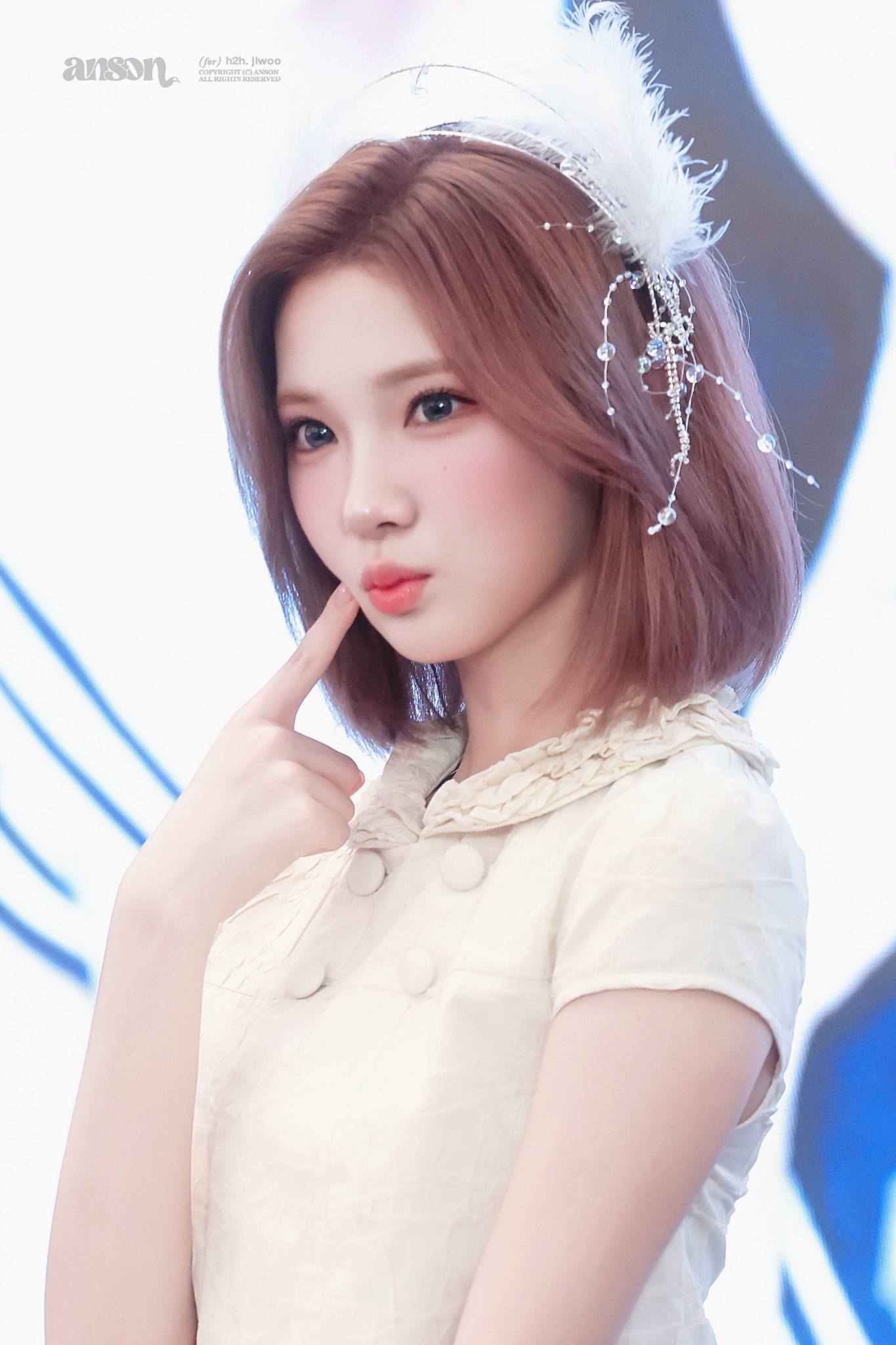 Hearts2Hearts at Shanghai offline fansign event with kmstation