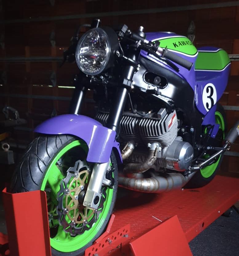 プライマリー Kawasaki ZX7 with 750 triple engine for sale