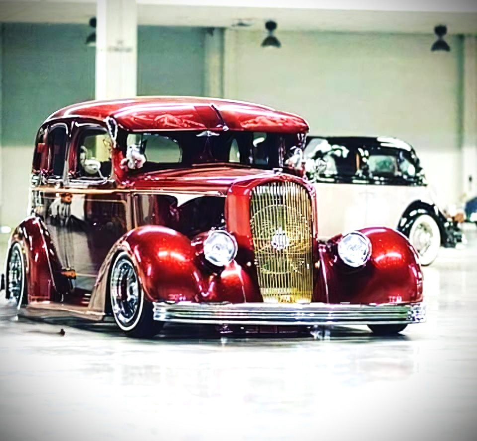 1937 Chevrolet Master Deluxe bomb defines 1930s-era Gangster Cars.