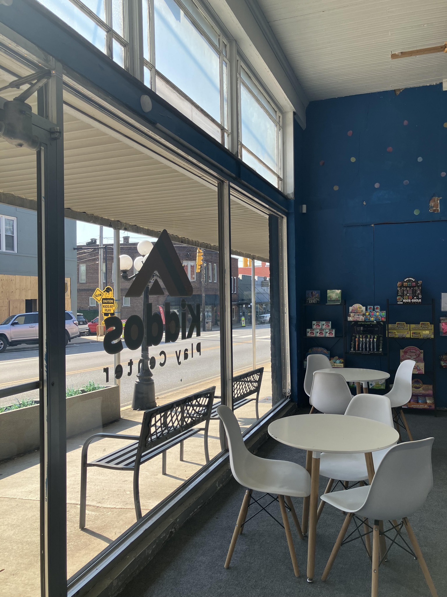 It's a GREAT day to come play at Kiddos! 🩷 The toys are fully