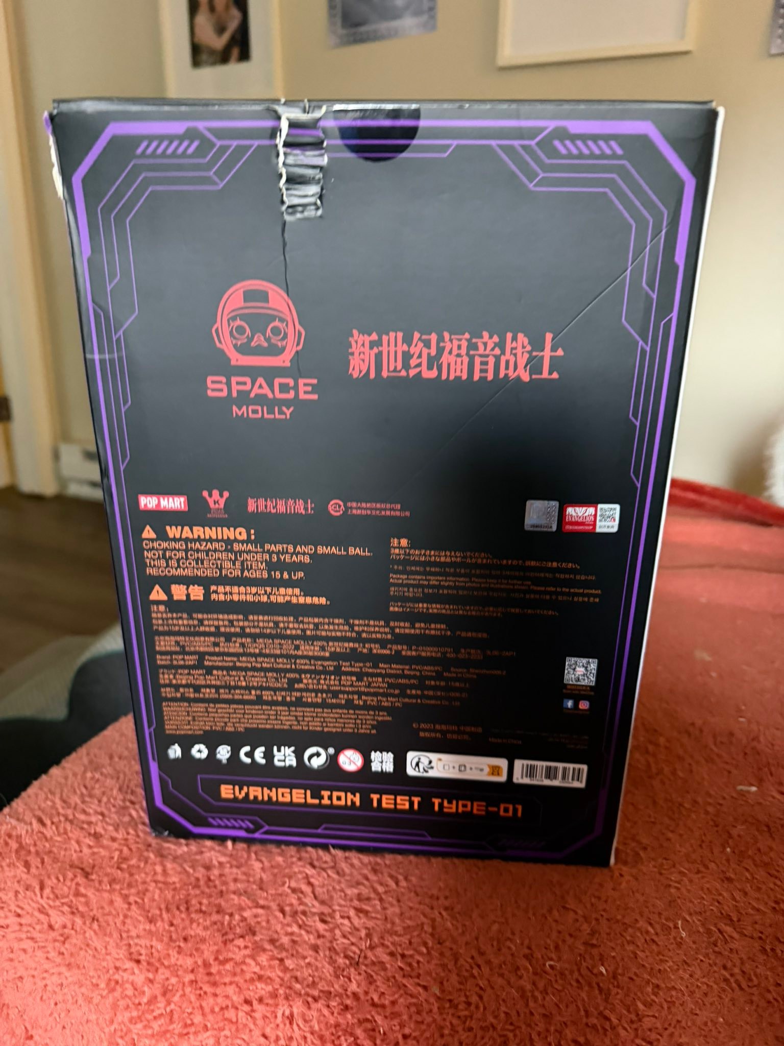 Pop mart mega space Molly evangelion 400% box lightly damaged in 