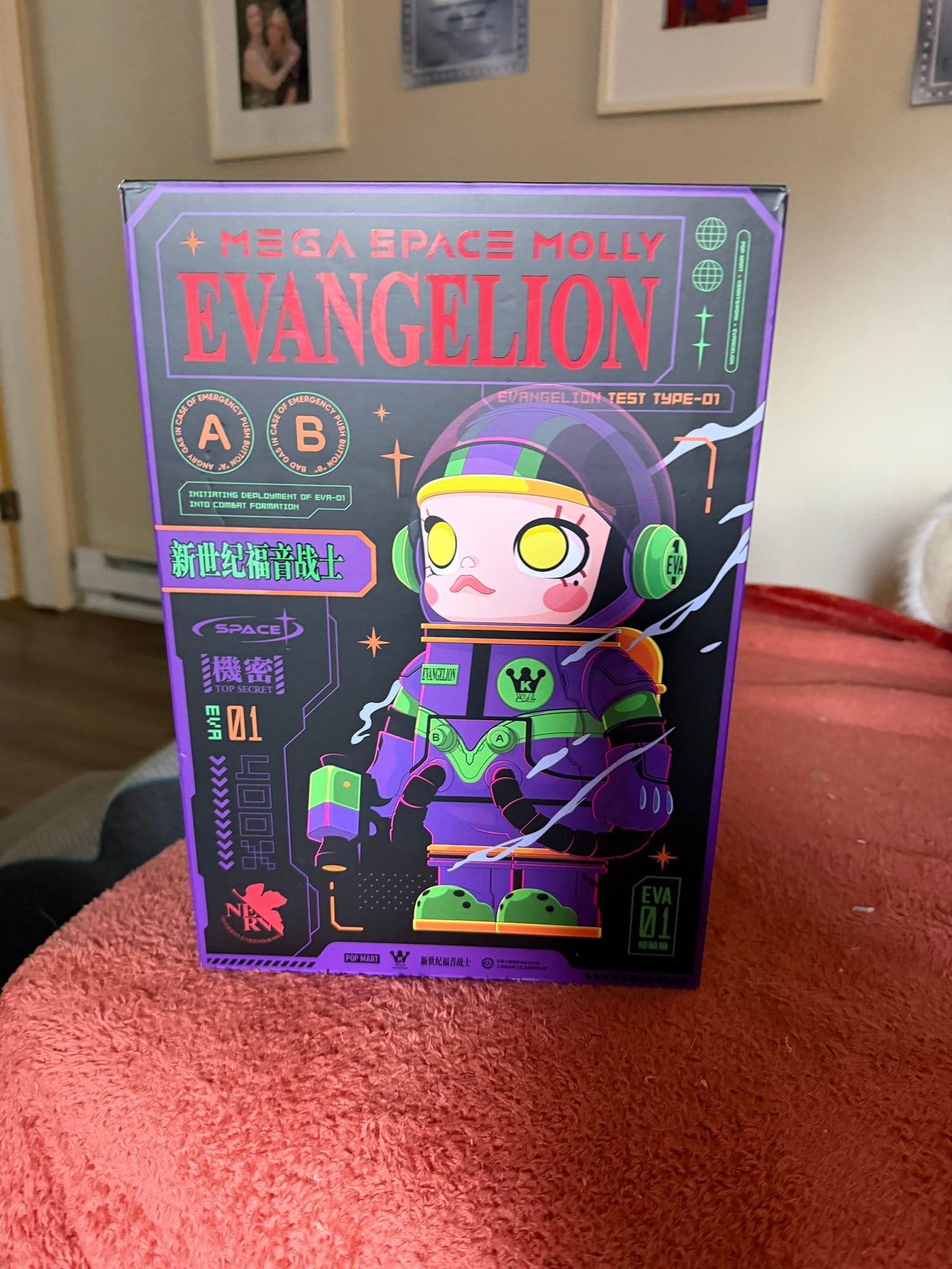Pop mart mega space Molly evangelion 400% box lightly damaged in 