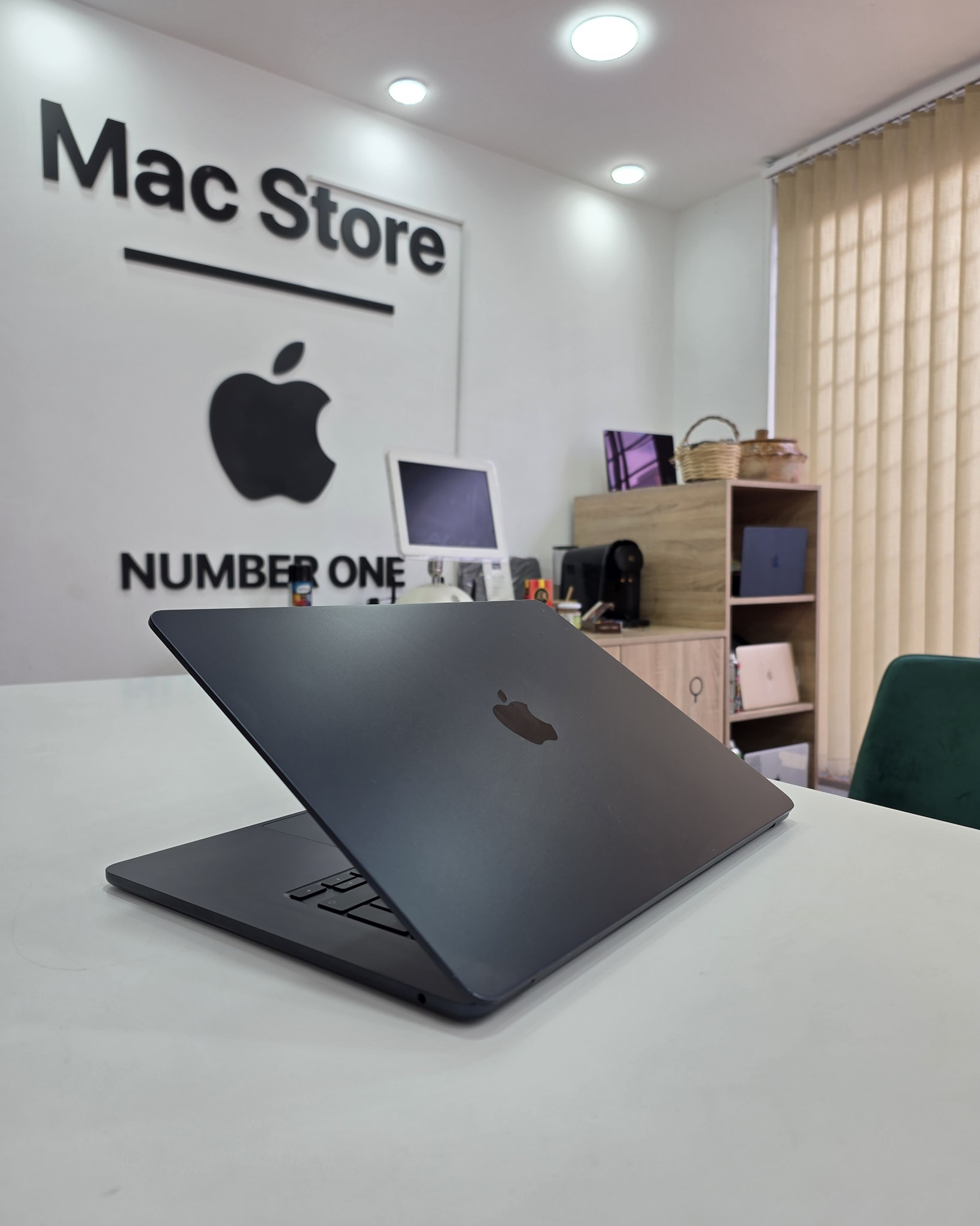 MacBook Air M2 15POUCES 2023 08/256 10C Num: 0552 41 37 50 prix 