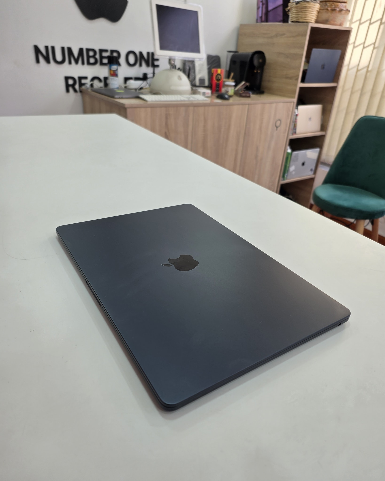 MacBook Air M2 15POUCES 2023 08/256 10C Num: 0552 41 37 50 prix 