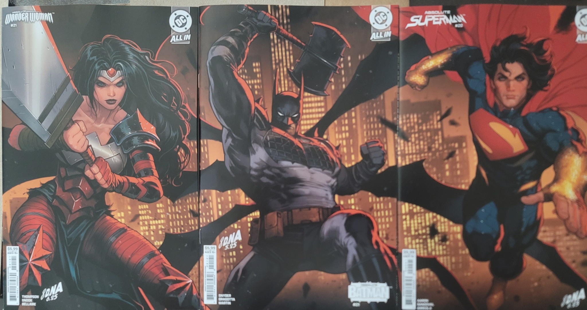 Connected David Nakayama variants in Absolute Batman, Superman