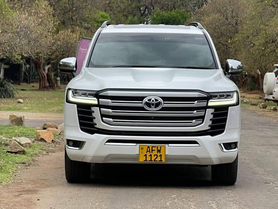 120,000* Toyota LandCruiser LC300 Series ZX PETROL ENGINE Model