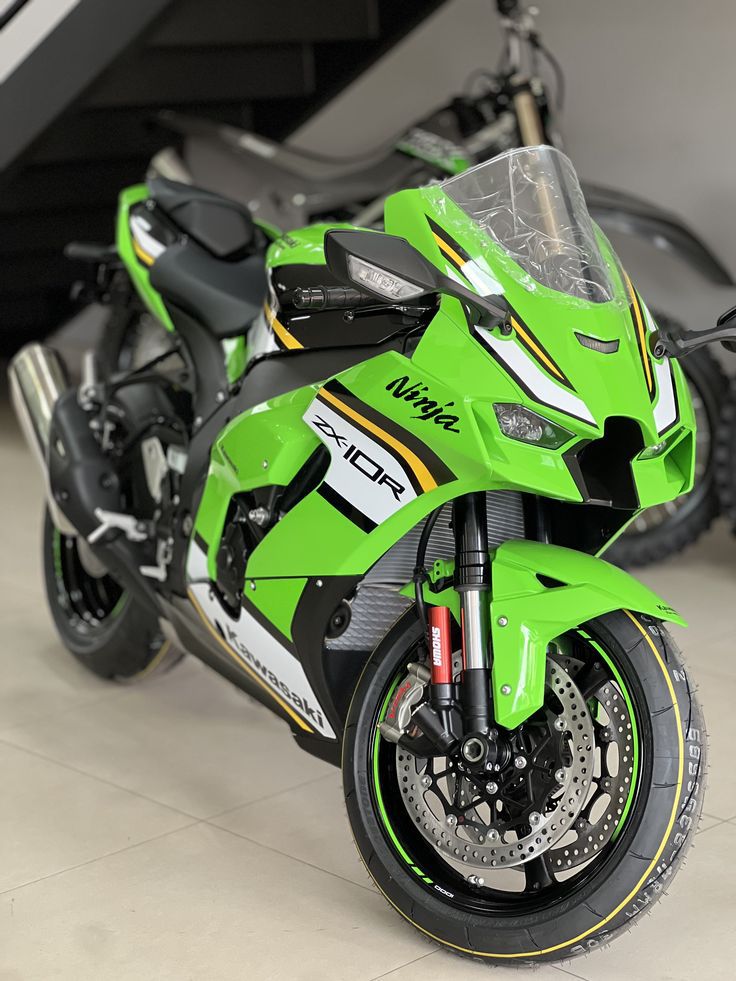 The Ninja ZX-10R is built for those who rise to a challenge, a