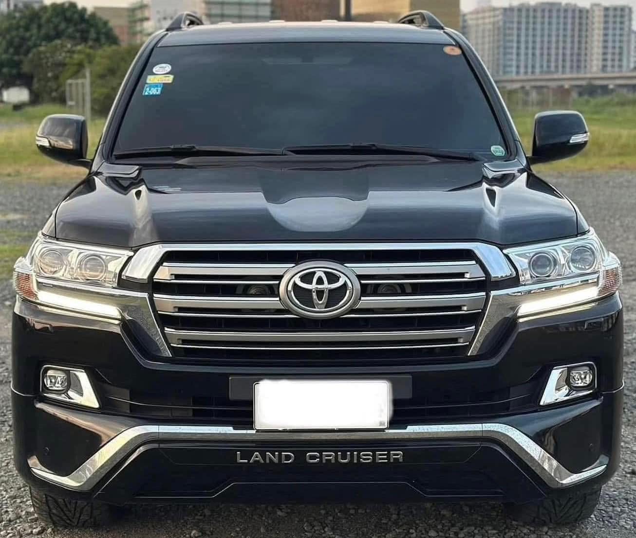 Who is the previous owner of this recovered 2018 VX 200s Landcruiser?