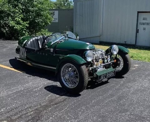 This JZR Beetleback is a fairly accurate clone of the iconic