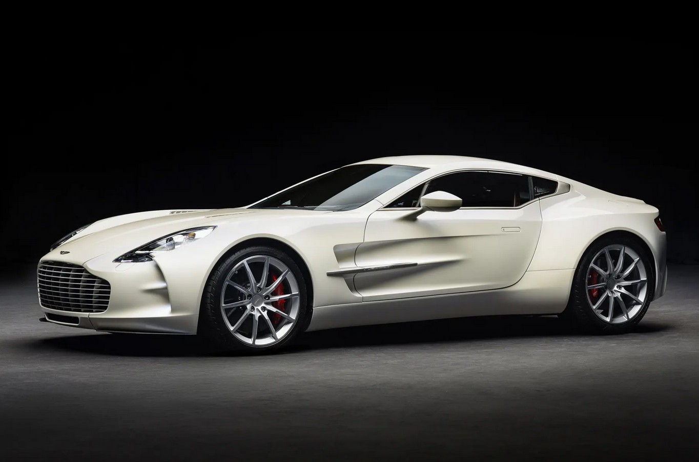 Autoart Aston Martin One-77 1:18 scale model review