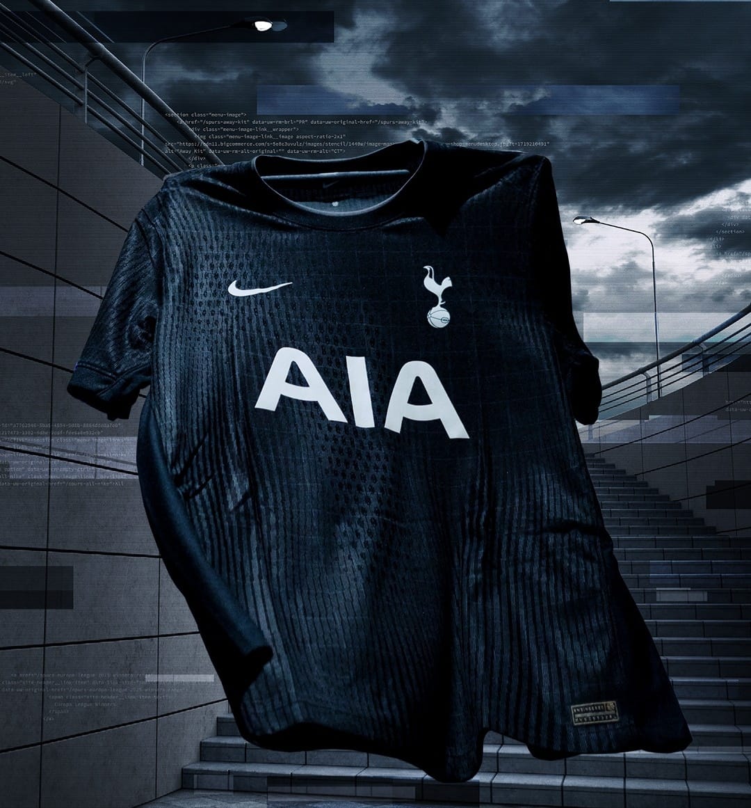 From the CFS Museum 🏛️ A classic Umbro Tottenham jacket. Just