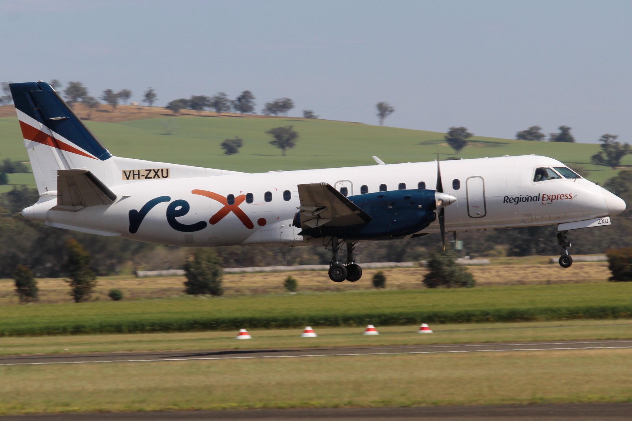 Saab 340B VH-ZXU lands at windy Parkes Airport
