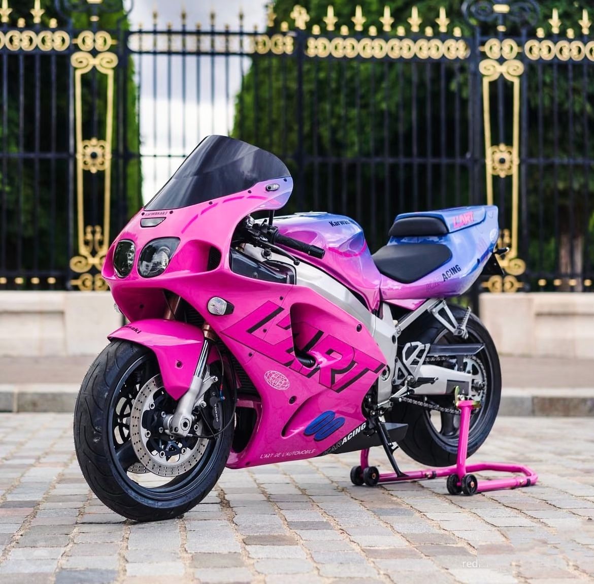 まりピンク Pink Kawasaki Ninja ZX7R motorcycle