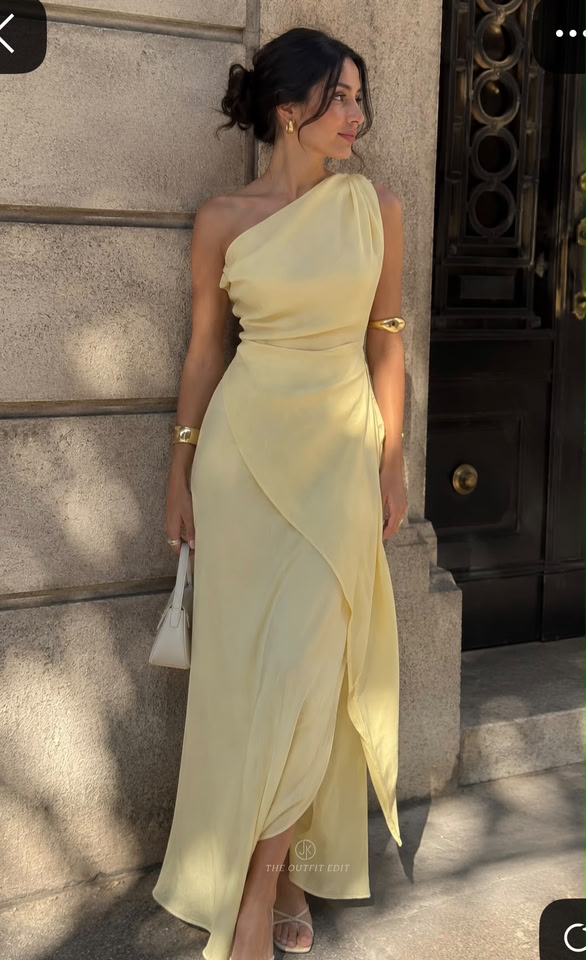 yellow dress outfit formal buscando un pastel / butter yellow Black pleated maxi gown