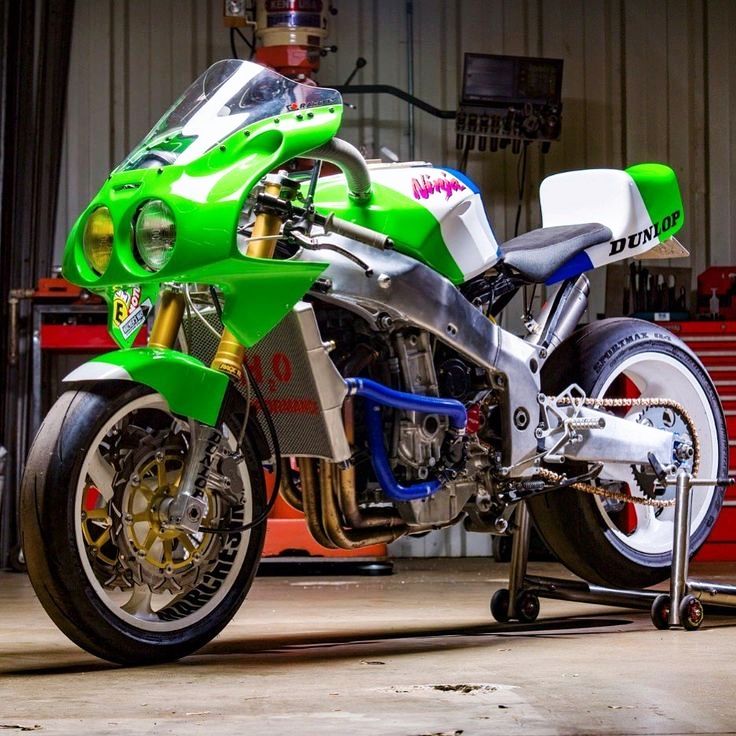 Café Racer Reimagined: 1991 Kawasaki ZX750R / ZX7 A 90s superbike