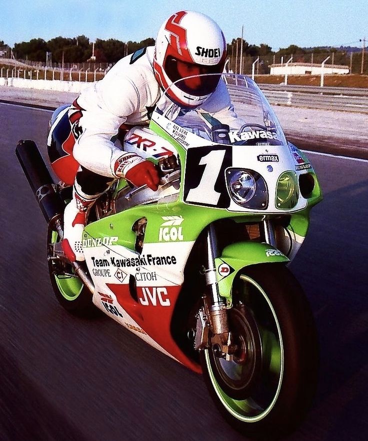 Kawasaki ZXR-7: a 90s racing legend superbike