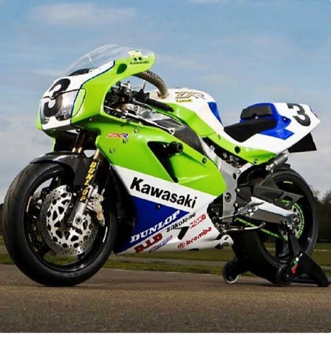 Kawasaki ZXR-7: a 90s racing legend superbike
