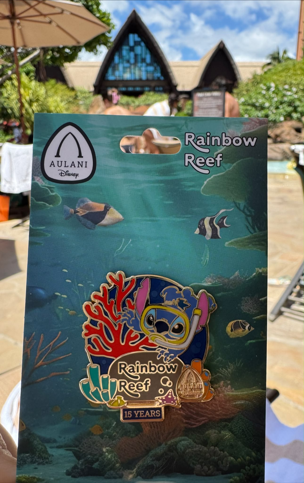 限定)Rainbow Reef Aulani pin ディズニーピンバッジ Free 15 year anniversary Rainbow Reef stitch pin with Aulani