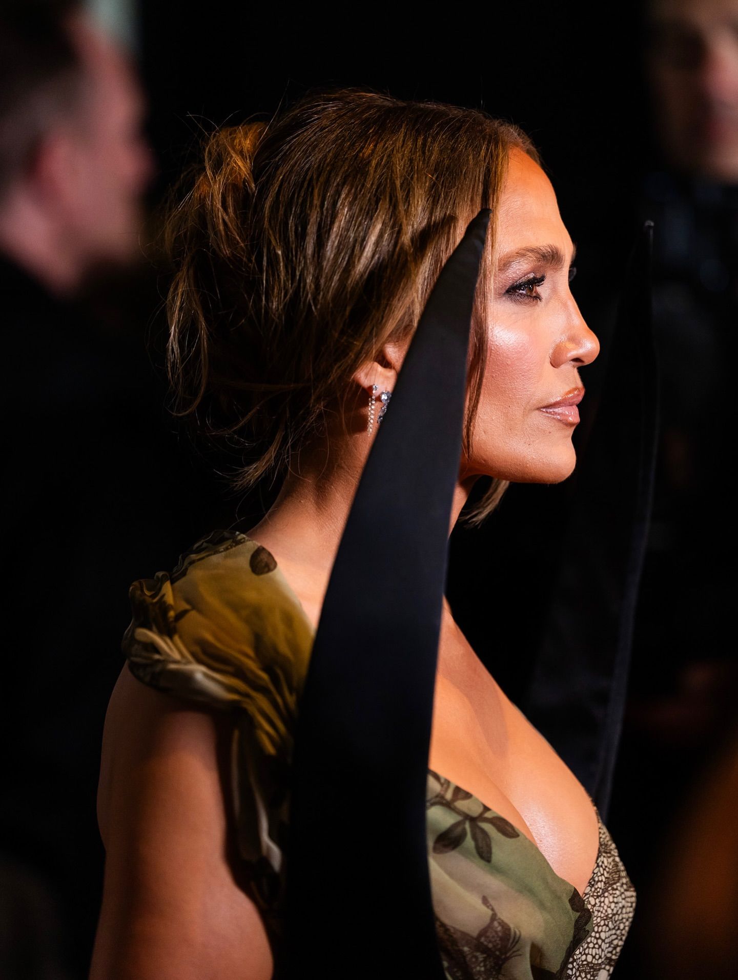 jlo brown dress Jennifer Lopez's Is the Perfect Blend of Class and Confidence Size:M (7-8) color_DESERT BROWN=White Naturalizer Womens 10AA/AAAA Black
